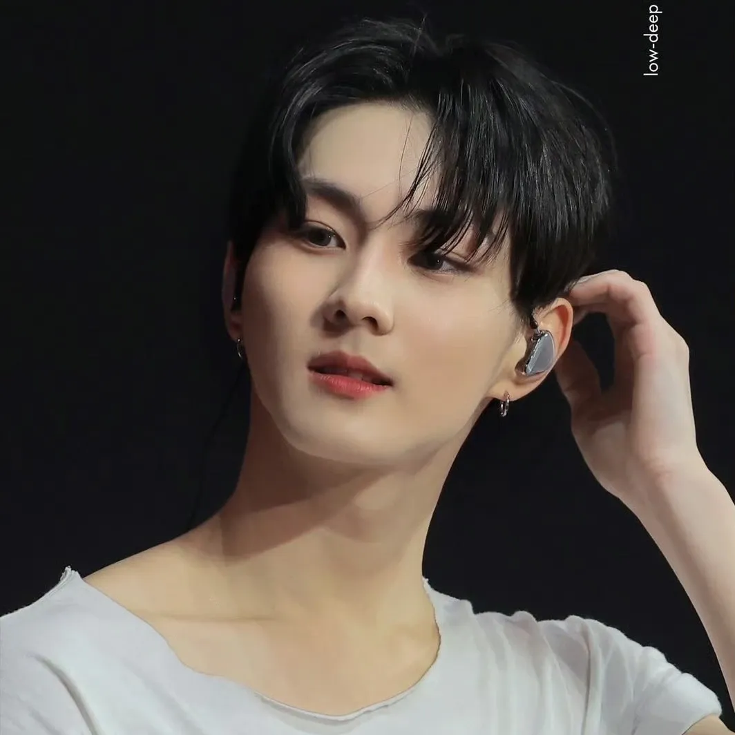 Recent activity shot of Jungwon (ENHYPEN)