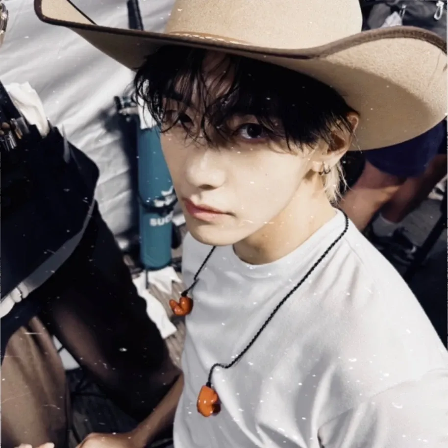 Foto terbaru V (BTS)