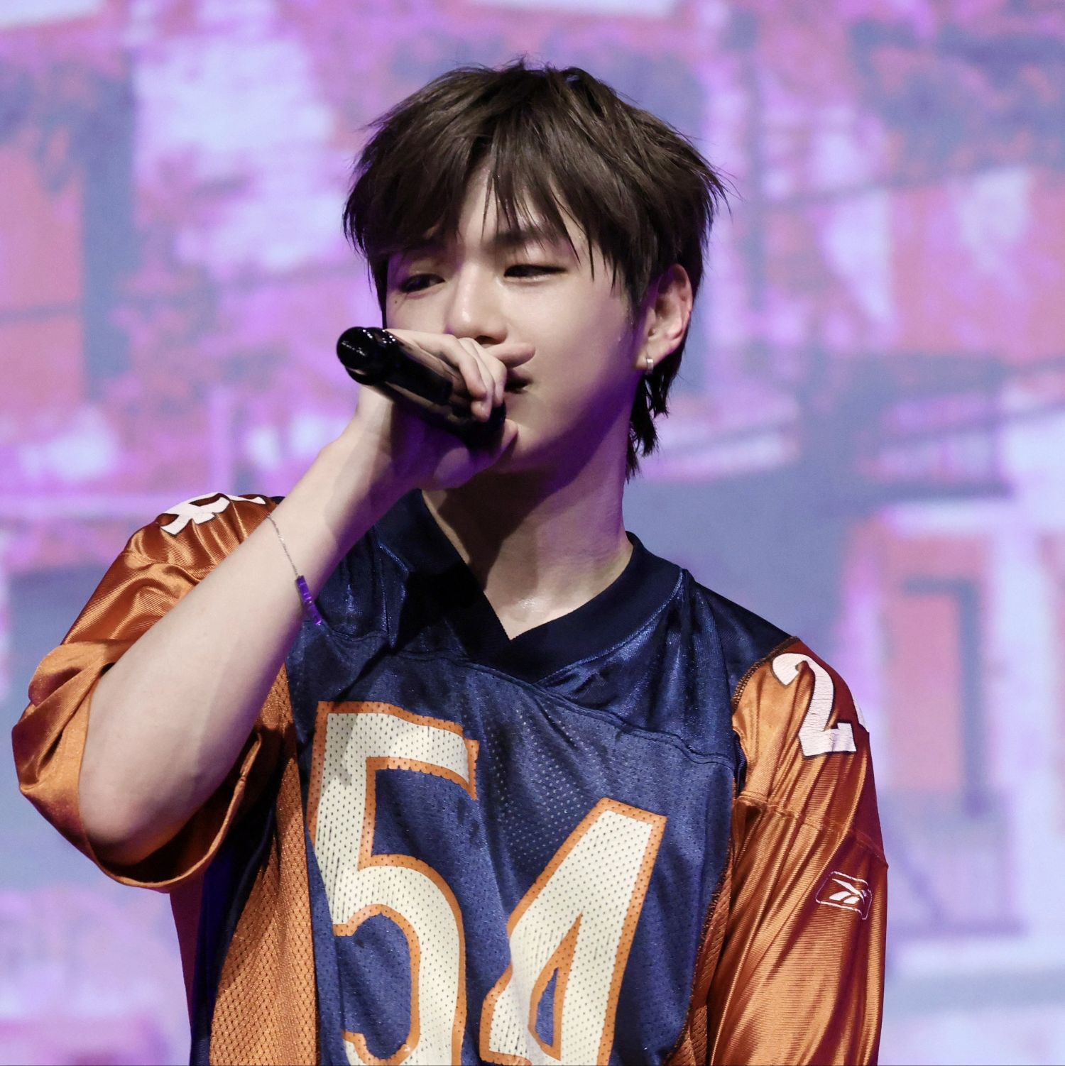 Behind-the-scenes cut of Kang Daniel