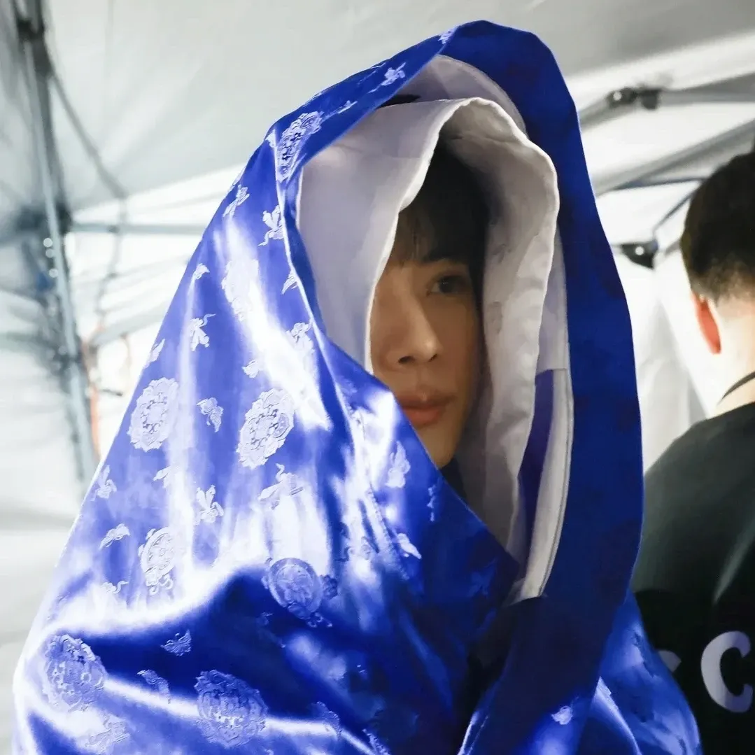 Foto aktivitas terbaru Jin (BTS)