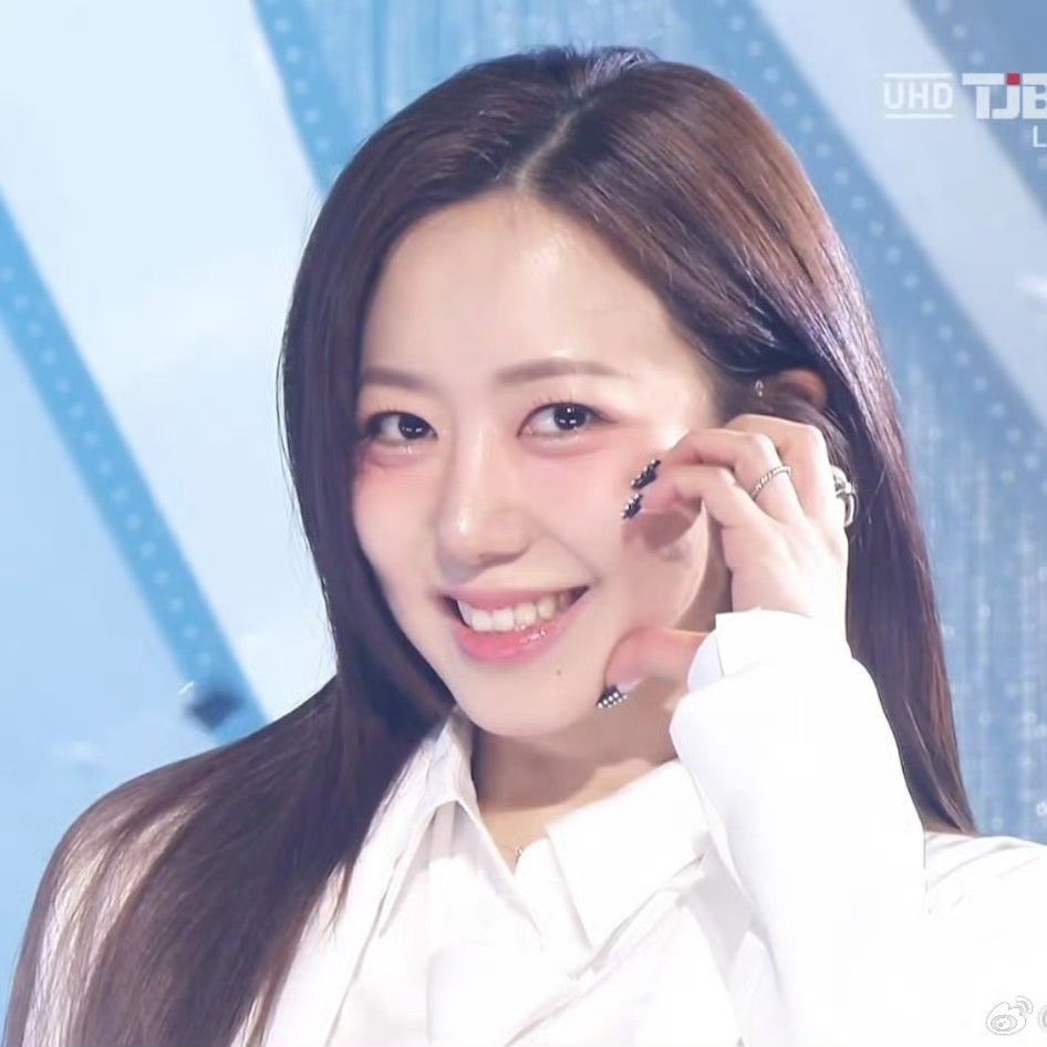 Latest photo of Kim Namjoo (Apink)