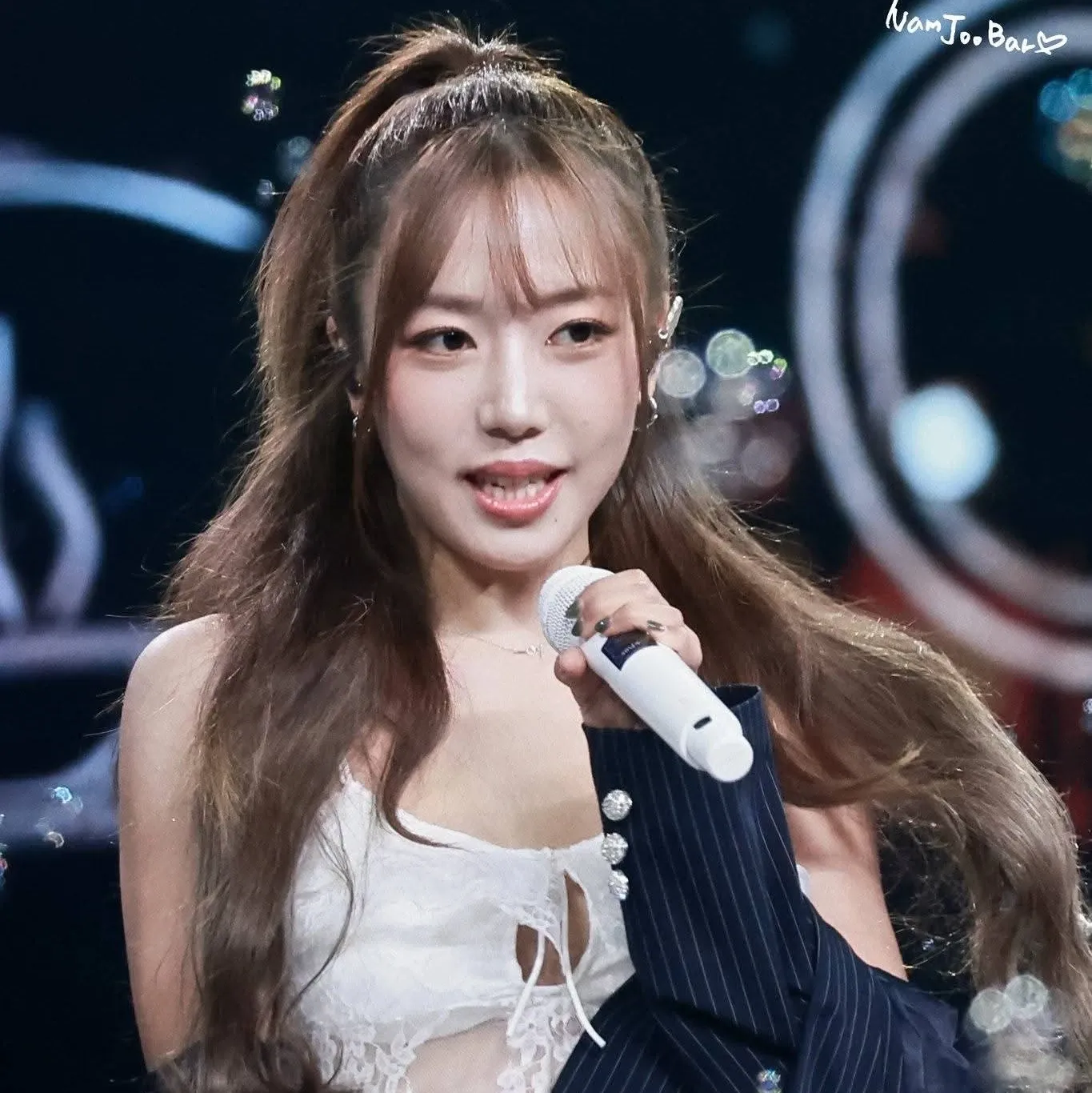 A moment captured by Kim Namjoo (Apink)'s fan