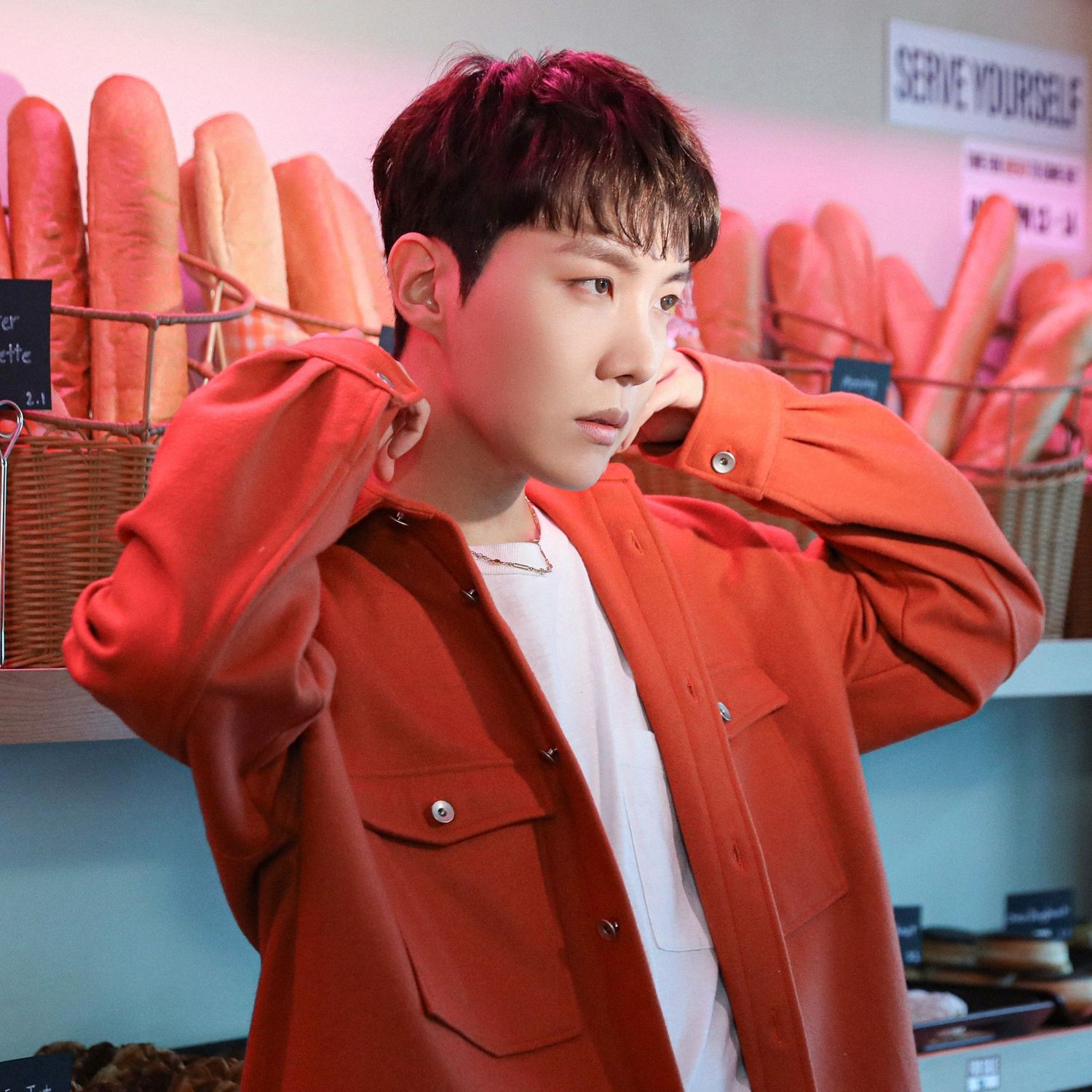 Foto terbaru j-hope (BTS)