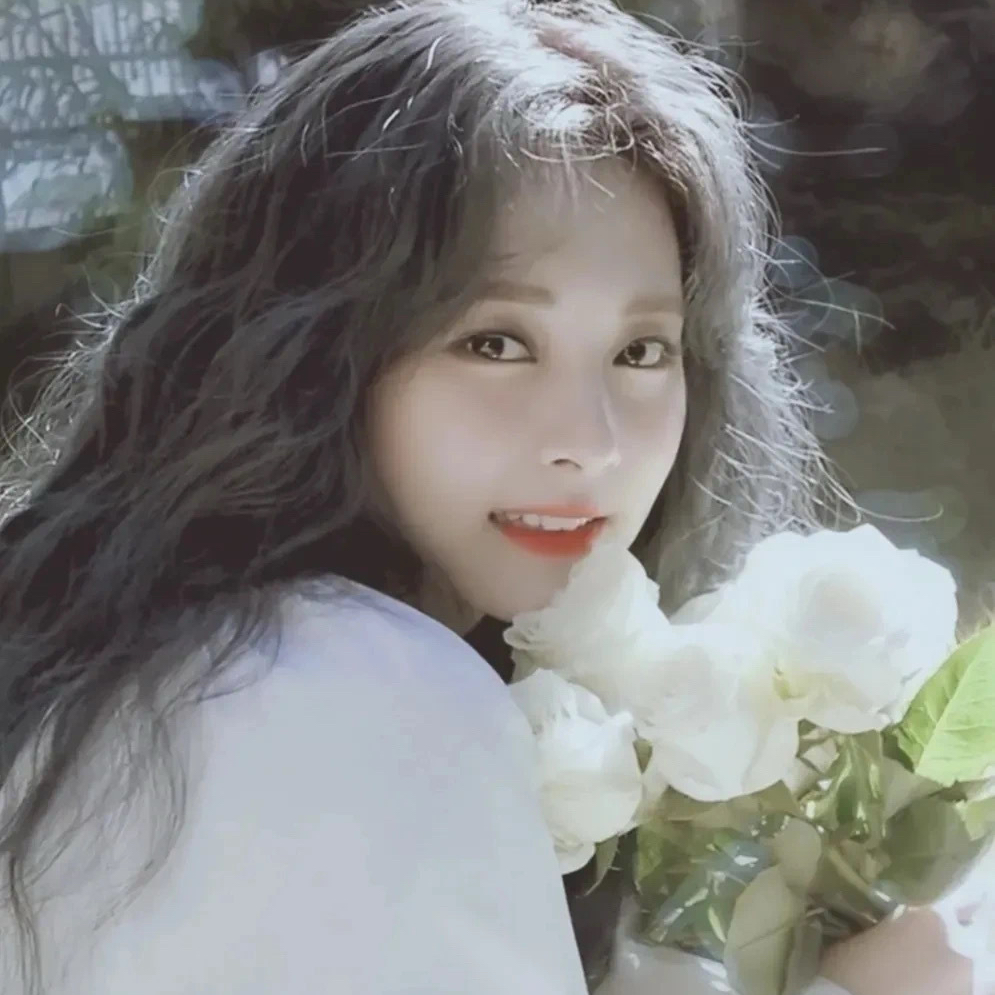 Momen yang diabadikan oleh penggemar Tzuyu (TWICE)