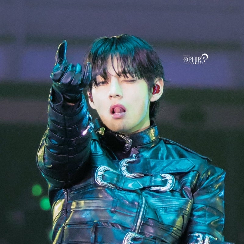 뷔 (방탄소년단) 최근 활동샷