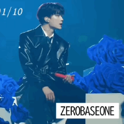 A moment captured by Park Gunwook (ZEROBASEONE)'s fan