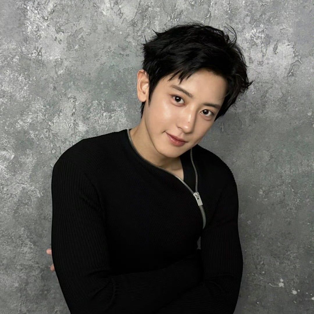 燦烈 (EXO)的最新照片