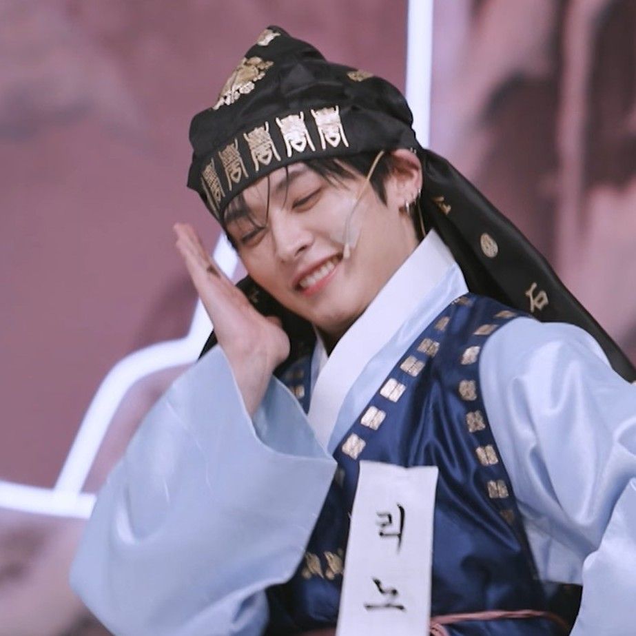 Behind-the-scenes cut of Lee Know (Stray Kids)