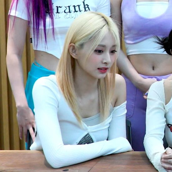 쯔위 (TWICE) 최근 활동샷