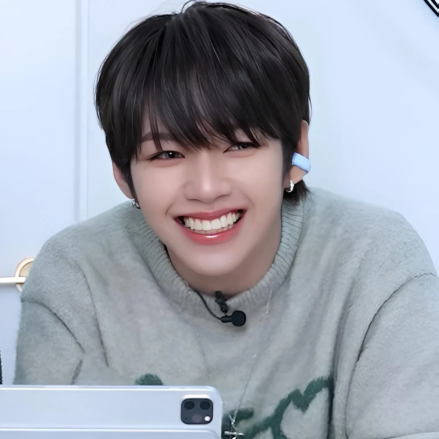 Behind-the-scenes cut of JL (AHOF)