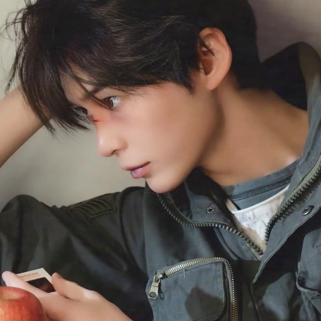 성한빈 (제로베이스원)의 최신 사진