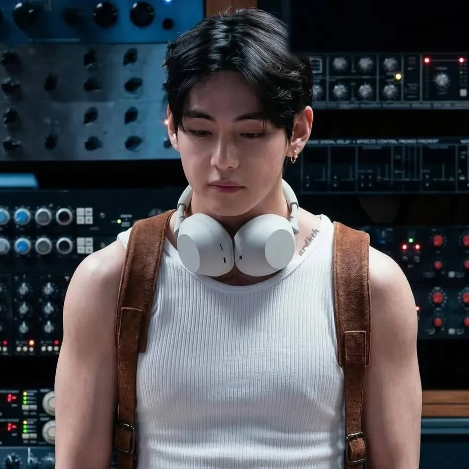 뷔 (방탄소년단) 최근 활동샷