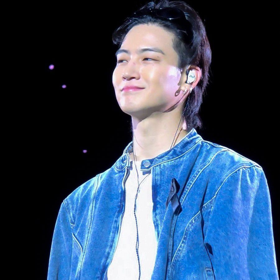 Behind-the-scenes cut of JAY B (GOT7)