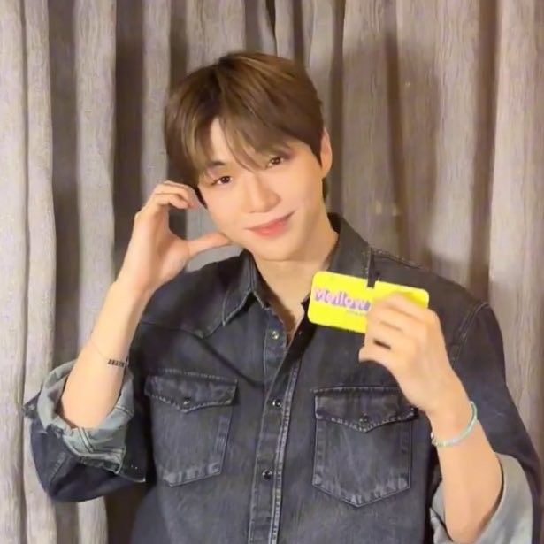 カン・ダニエルの舞台裏ショット