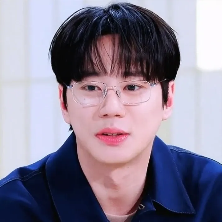 Recent activity shot of Lee Junyoung