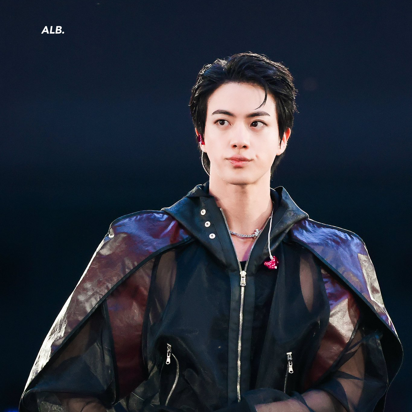 Foto aktivitas terbaru Jin (BTS)