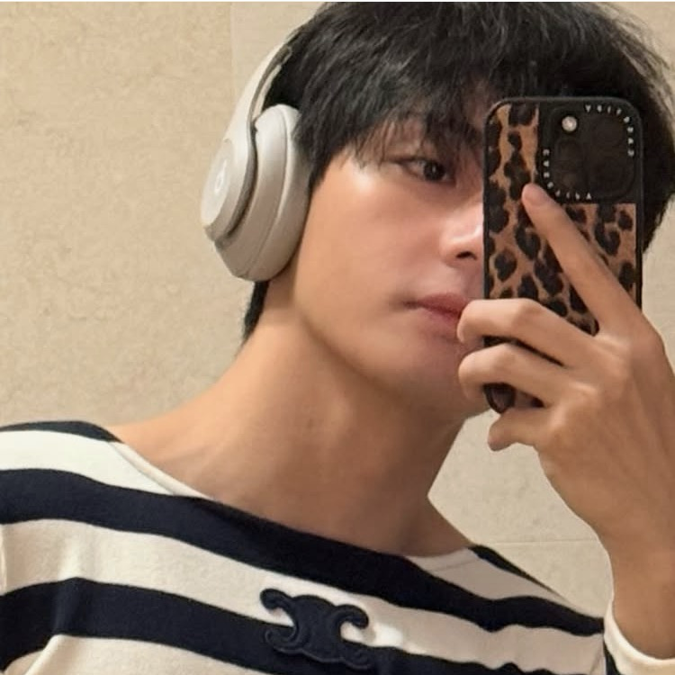 Recent activity shot of V (BTS)