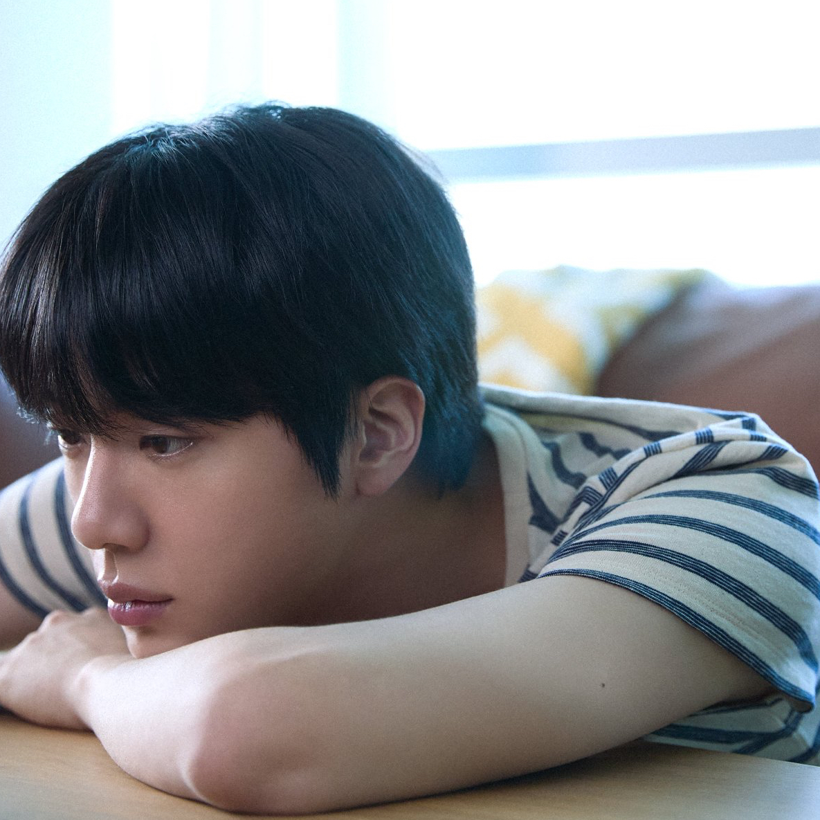 Foto aktivitas terbaru Jin (BTS)