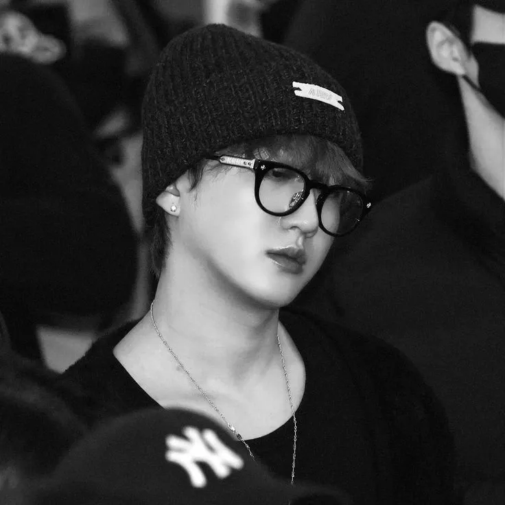 Behind-the-scenes cut of Changbin (Stray Kids)