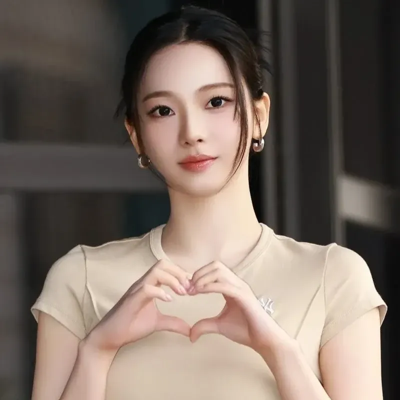 Karina (aespa)的最新照片