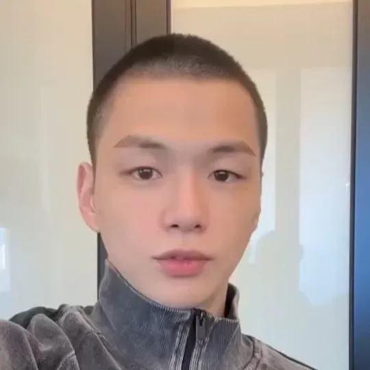 강다니엘의 최신 사진