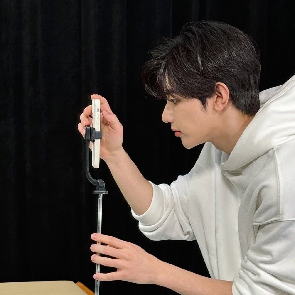 A moment captured by Zhang Hao's fan