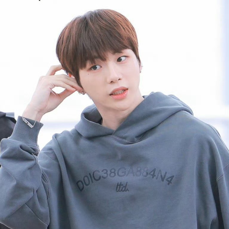 A moment captured by Kang Daniel's fan