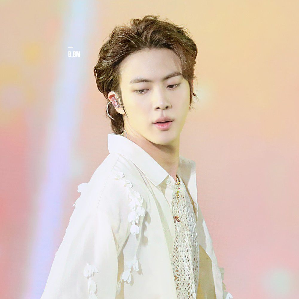 Jin (防彈少年團)的最新照片