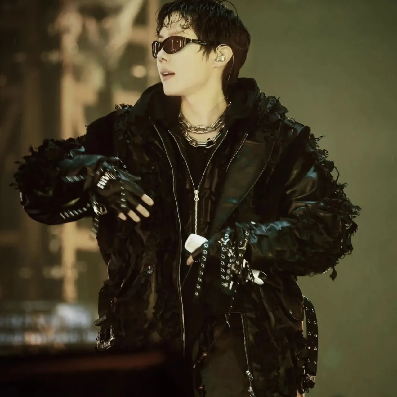 Foto terbaru j-hope (BTS)