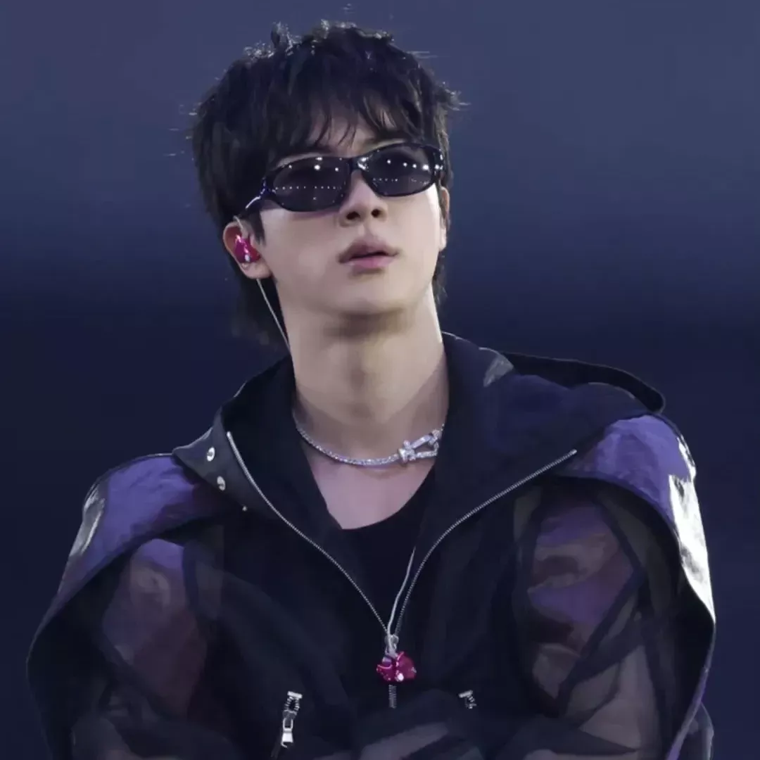 Momen yang diabadikan oleh penggemar Jin (BTS)