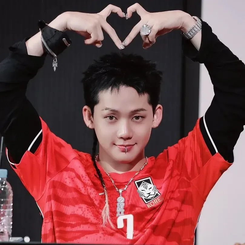 Behind-the-scenes cut of Choi Hyunsuk (TREASURE)
