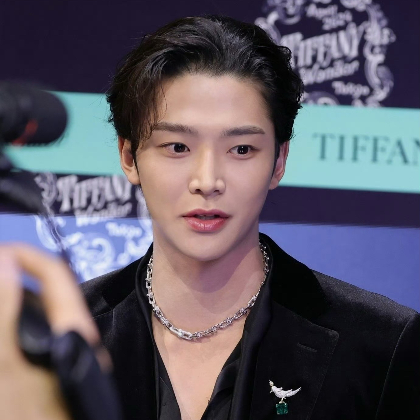 로운의 비하인드 컷