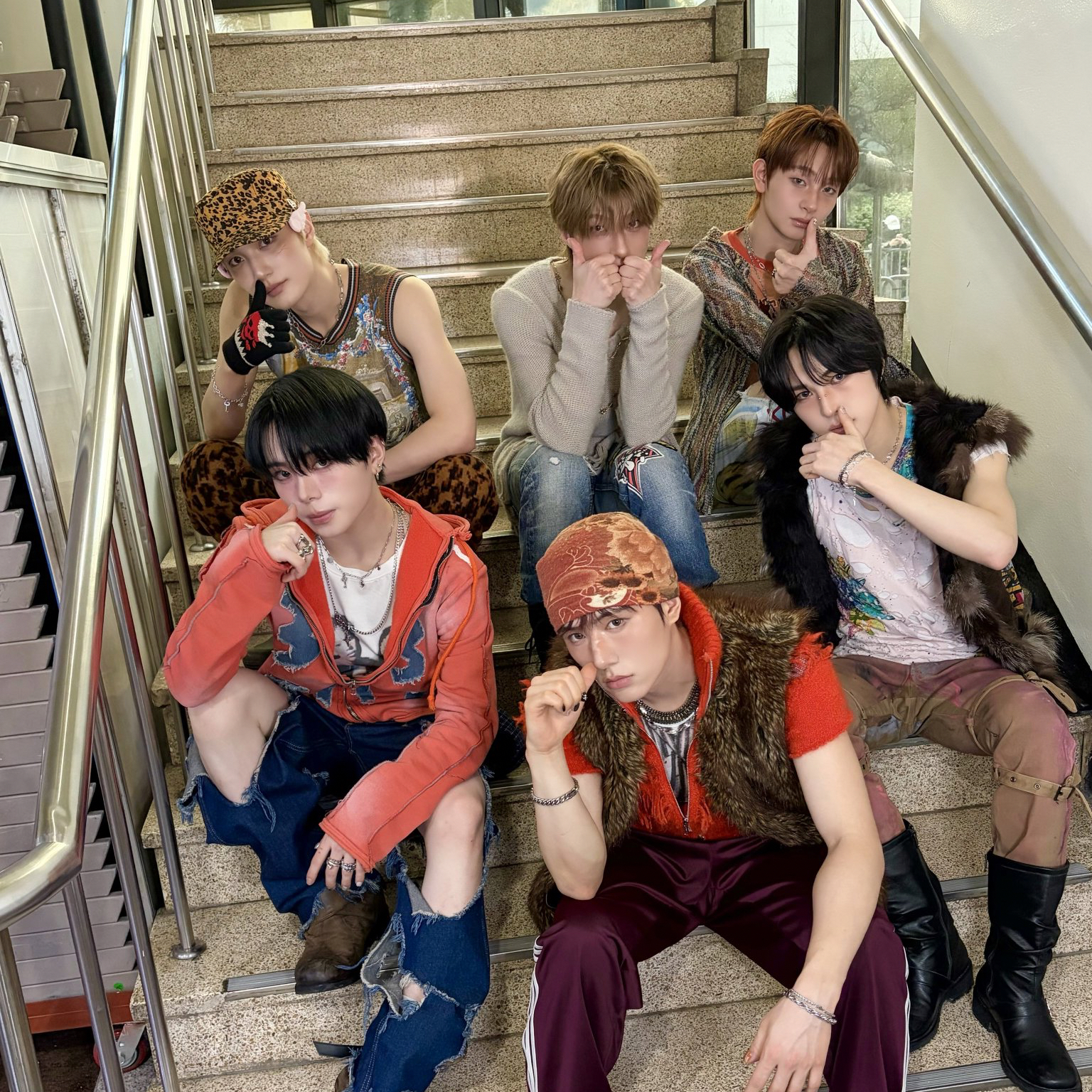 Behind-the-scenes cut of DAILY:DIRECTION