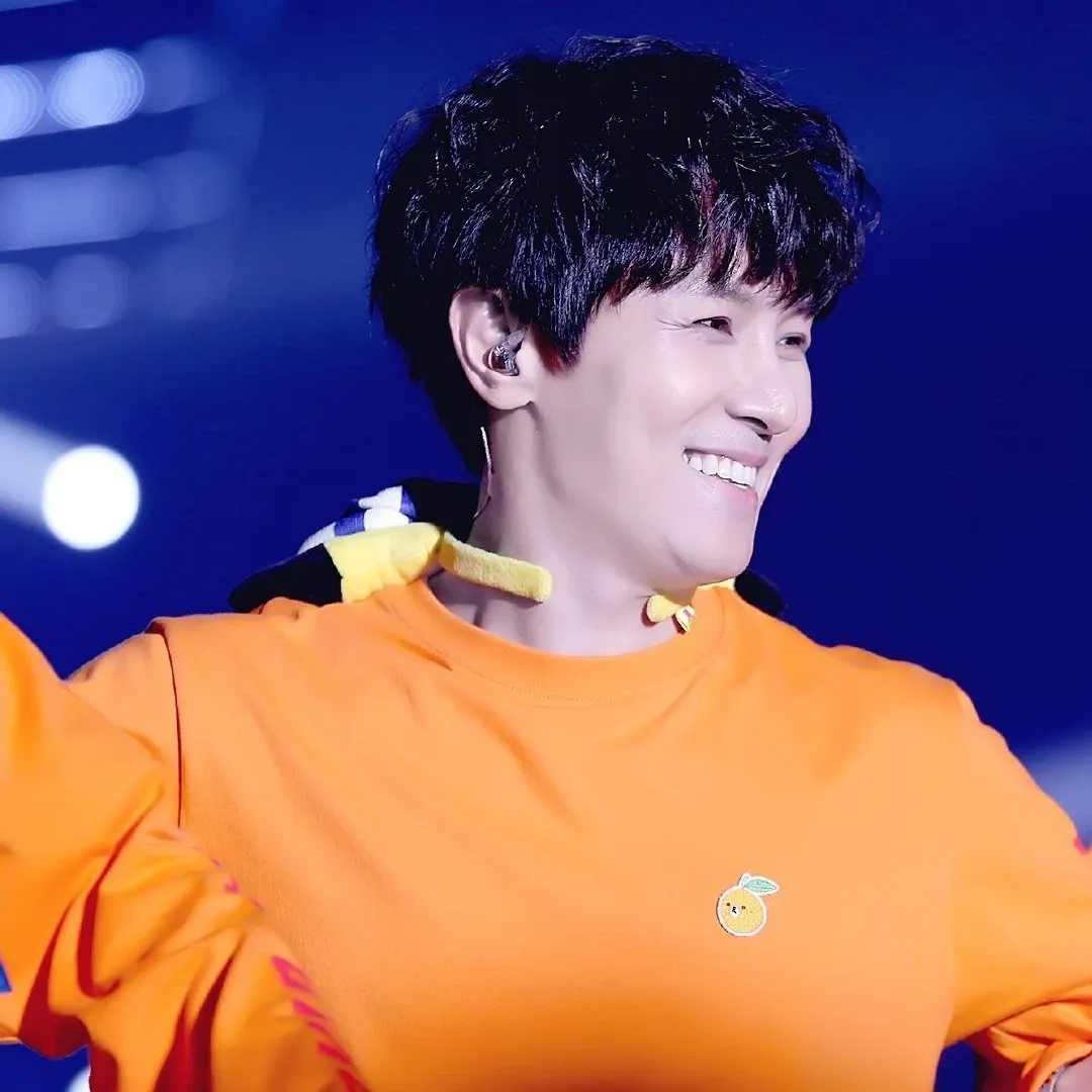 A moment captured by Kim Dongwan (SHINHWA)'s fan