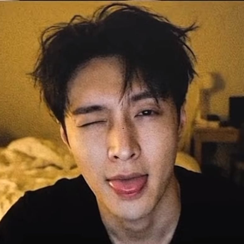 Latest photo of Lay (EXO)