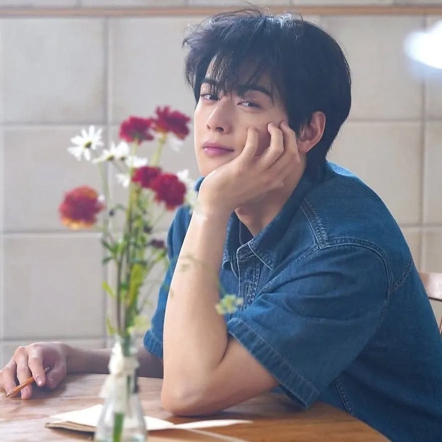 Recent activity shot of Eunwoo (ASTRO)