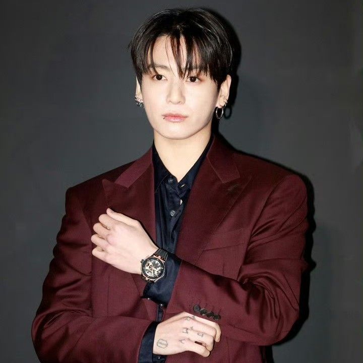 Foto aktivitas terbaru Jungkook (BTS)