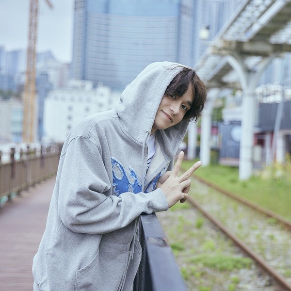 Signature photo of LUCAS capturing their charm