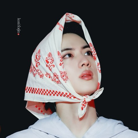 Momen yang diabadikan oleh penggemar Jin (BTS)