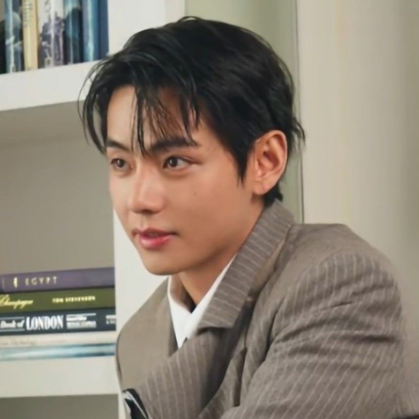 V (防彈少年團)的最新活動照片