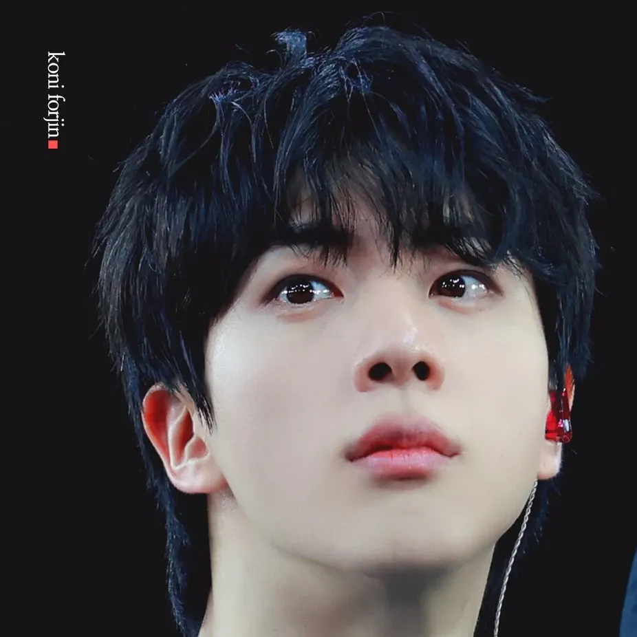 Momen yang diabadikan oleh penggemar Jin (BTS)