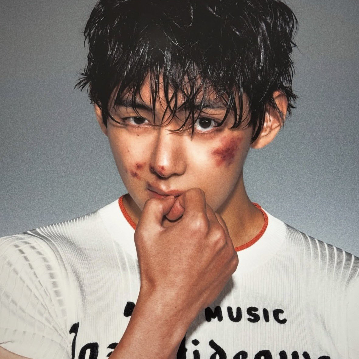 뷔 (방탄소년단)의 최신 사진