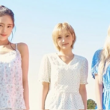 Behind-the-scenes cut of KiiiKiii