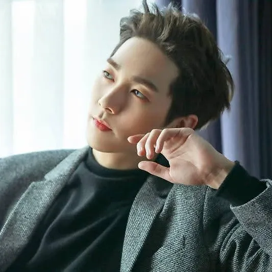 Latest photo of Aron