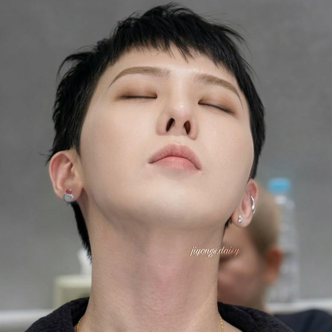 Recent activity shot of G-DRAGON (BIGBANG)