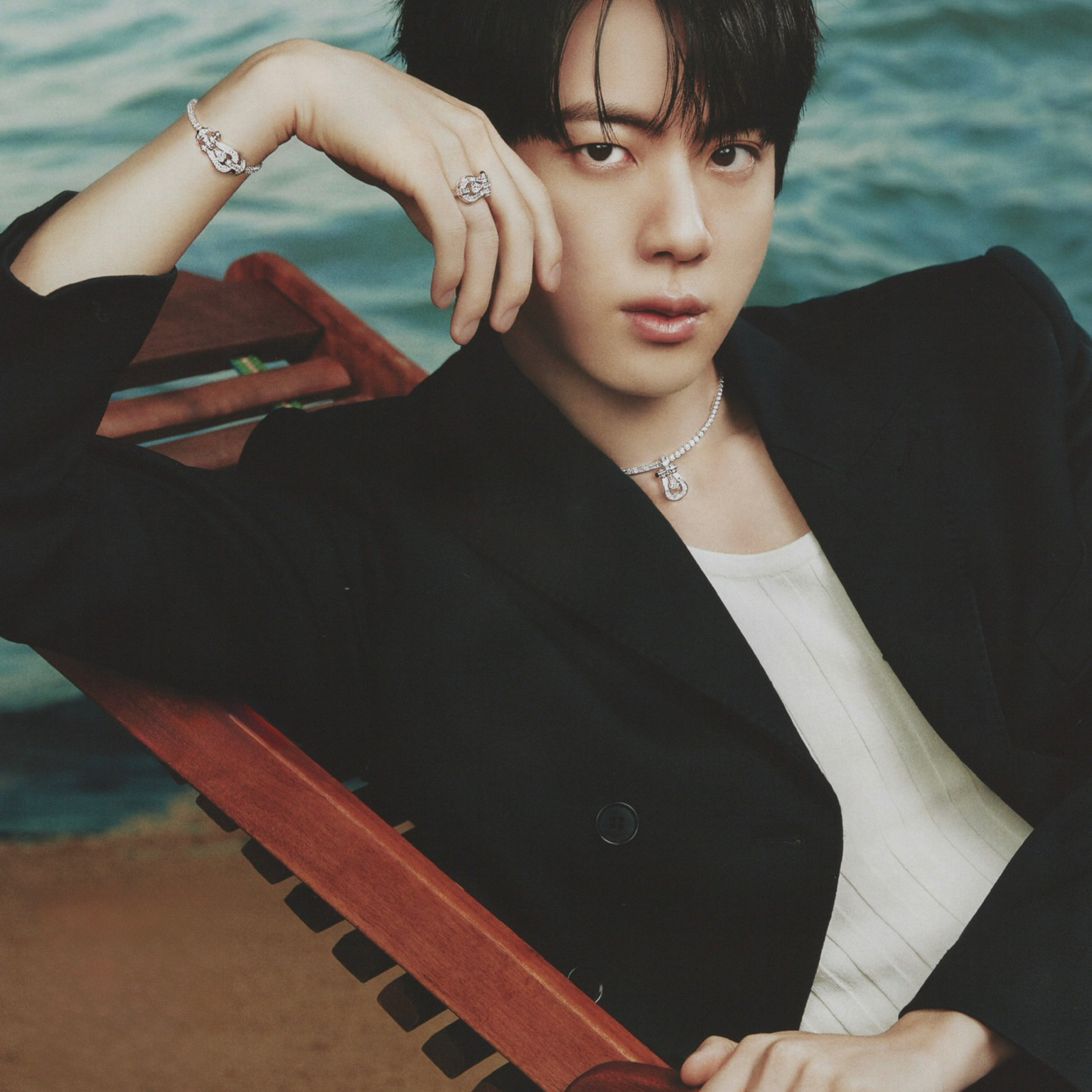 진 (방탄소년단)의 비하인드 컷