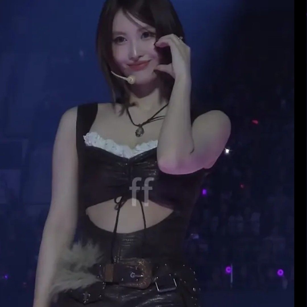 모모 (TWICE)의 최신 사진