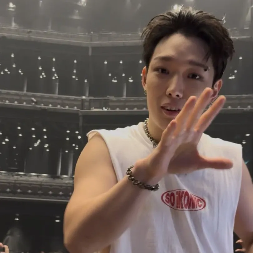 A moment captured by BOBBY (iKON)'s fan