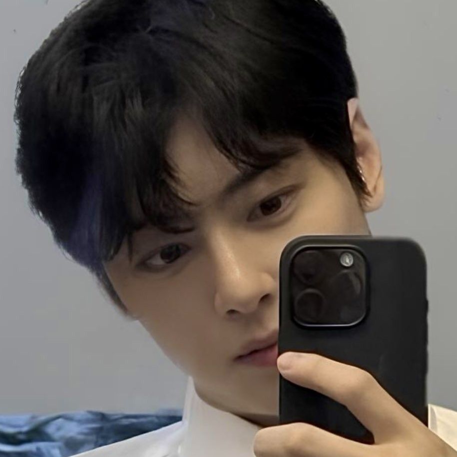 A moment captured by Eunwoo (ASTRO)'s fan