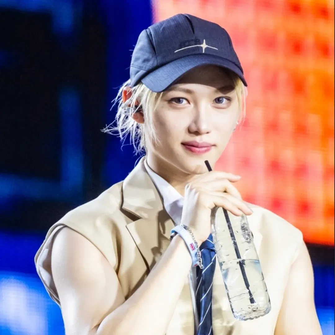 Latest photo of Felix (Stray Kids)
